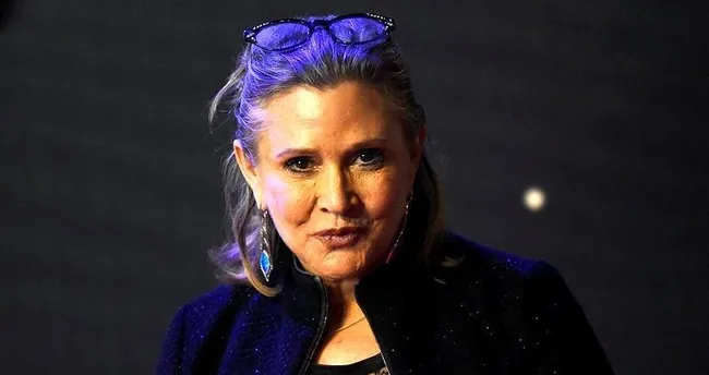 Ünlü oyuncu uçakta kalp krizi geçirdi