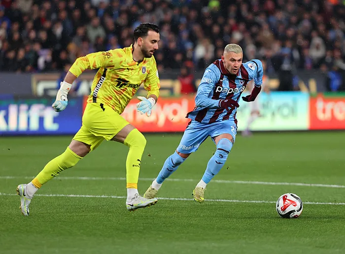 canli-super-ligde-trabzonspor-basaksehir-maci-1776620640556.jpeg
