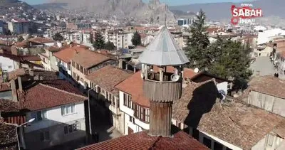 Bir asırlık cami ahşap minaresi ile dikkat çekiyor | Video