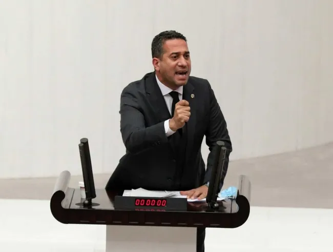 son-dakika-tekne-skandali-sonrasi-chpde-kriz-buyuyor-ozgur-ozel-ile-veli-agbaba-ali-mahir-basarira-sert-cikti-1777543060437.jpg SON DAKİKA… Tekne skandalı sonrası CHP’de kriz büyüyor! Özgür Özel ile Veli Ağbaba Ali Mahir Başarır’a sert çıktı