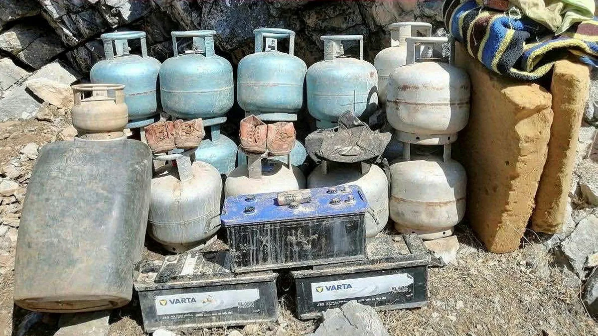 Bitlis'te terör operasyonu: Yaşam malzemeleri ele geçirildi! Bitlis'te terör operasyonu: Yaşam malzemeleri ele geçirildi!
