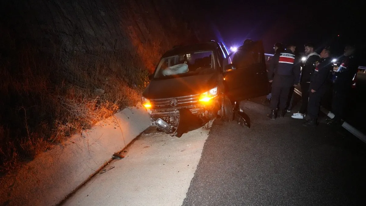 Balıkesir'de tomruk yüklü tır dehşet saçtı: 1 ölü, 9 yaralı
