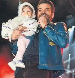 Beren Saat Gozyaslarini Tutamadi