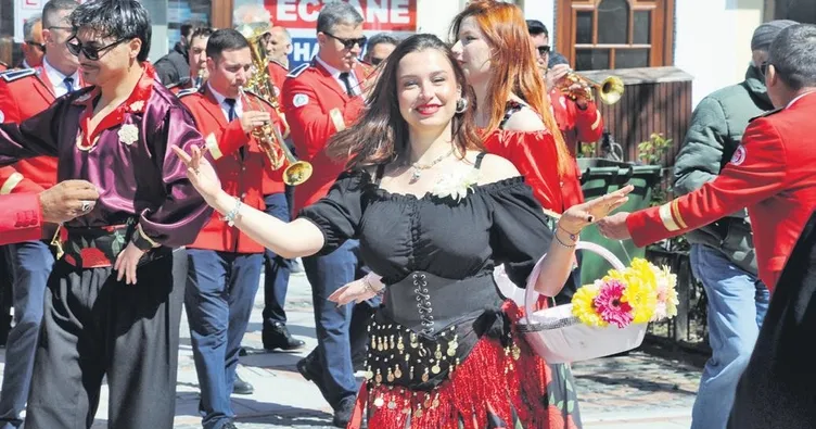 Binbir renk tek millet