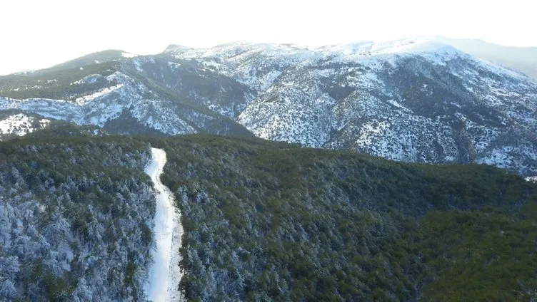 Spil Dağı Milli Parkı’nda kar manzarası