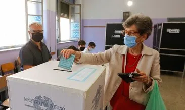 İtalya’da anayasa referandumu için yapılacak oylama 2 gün sürecek