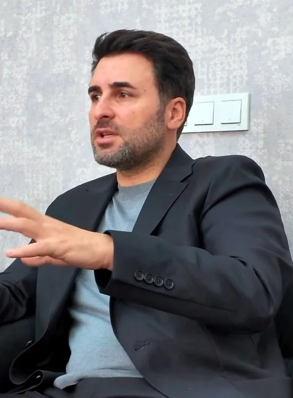 beylikduzunde-agac-kesimi-tepki-cekti-kaldirimdaki-saglikli-ve-yesil-agaclari-keyfi-olarak-kestiler-1789839168449.jpg