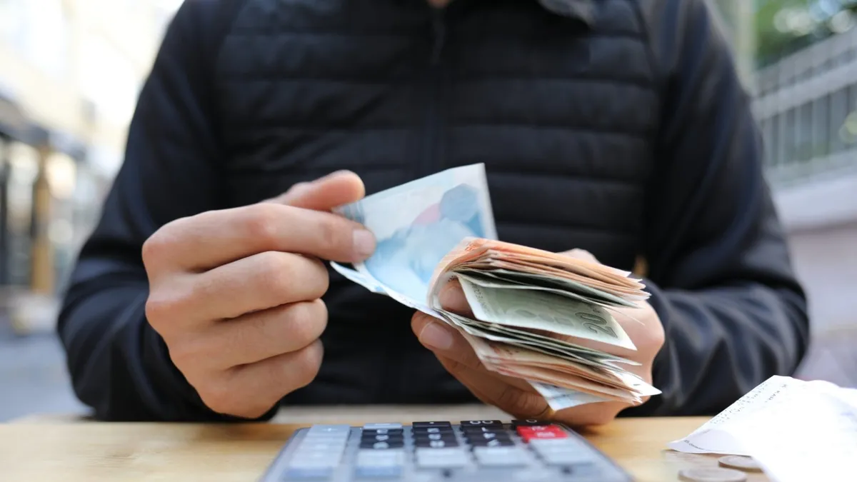 Memurlara ödeme Resmi Gazete'de! Yurt dışı aylıklara bir ülke daha eklendi
