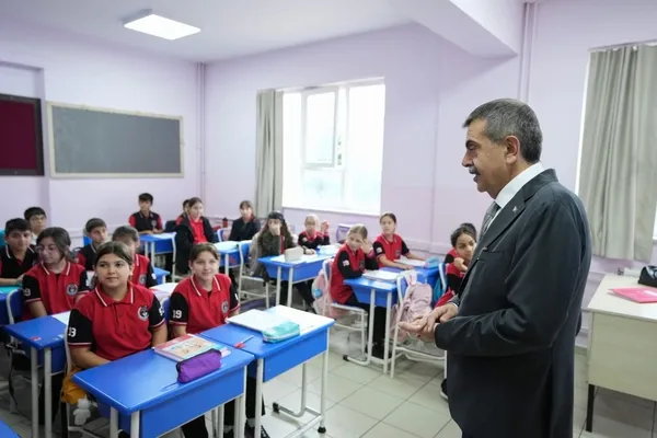 egitimde-fiziki-altyapi-hamlesi-bakan-tekin-sinif-sayimiz-150-binden-750-bine-cikti-1789565714638.jpg