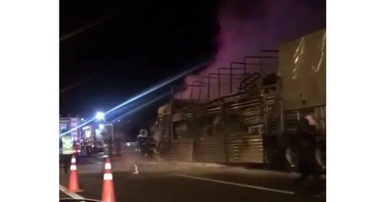 Bolu-Ankara il sınırında trafik kazası: Otomobil ve TIR’da yangın çıktı