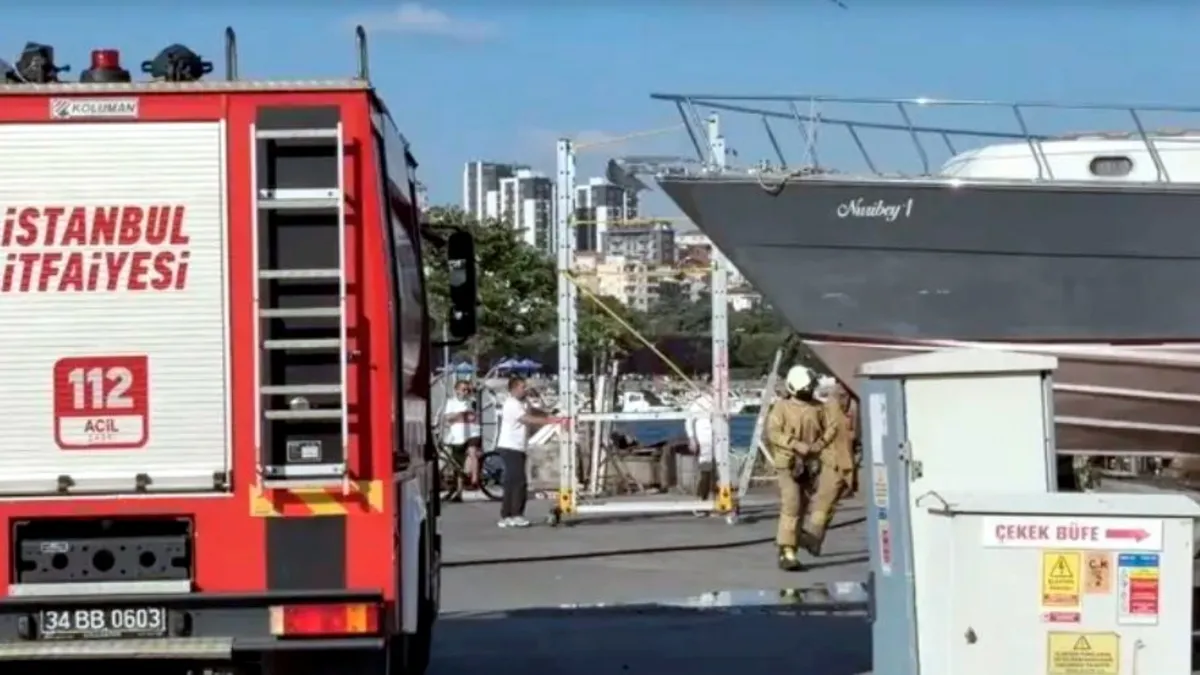 Pendik Marina’da bakımdaki teknede çıkan yangın söndürüldü Pendik Marina’da bakımdaki teknede çıkan yangın söndürüldü