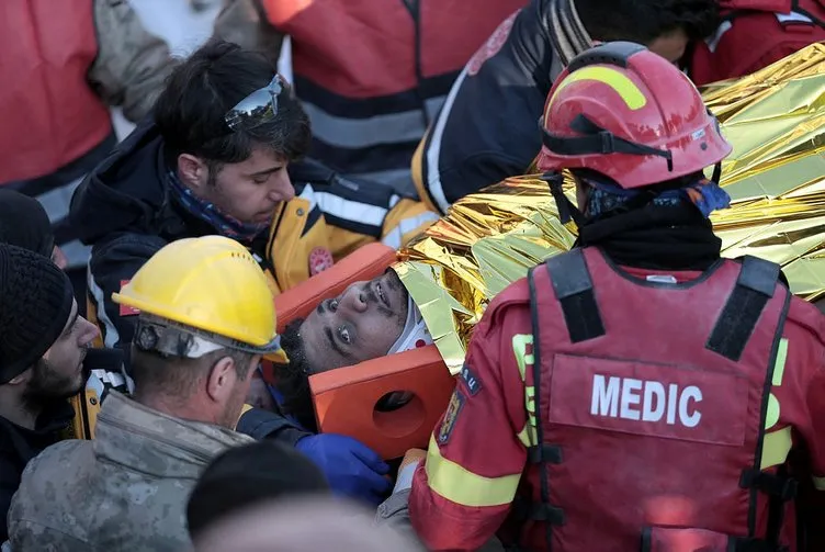 SON DAKİKA: Deprem bölgelerinde mucize hikayeler: Bu görüntüler 85 milyonu ağlattı!