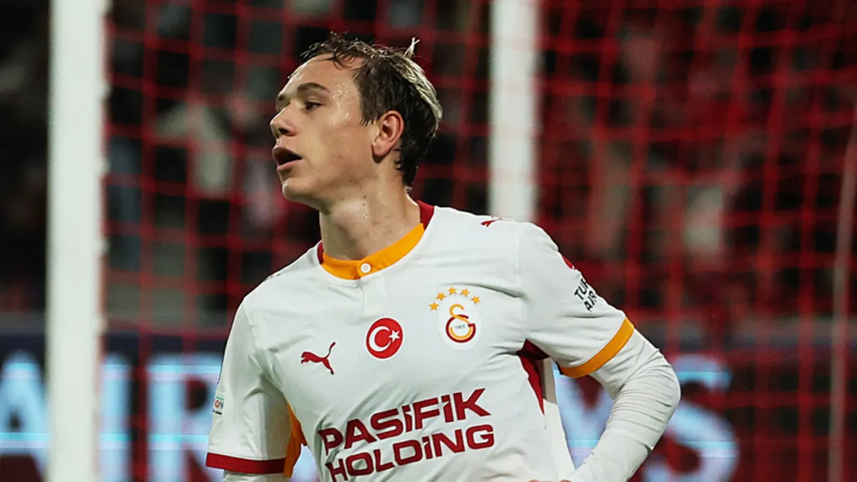 Galatasaray'ın yeni yıldızı Aleksey Batrakov dikkat çekiyor