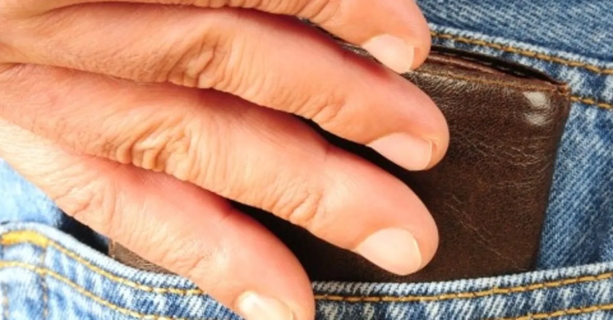 arka cepte tasinan cuzdana dikkat