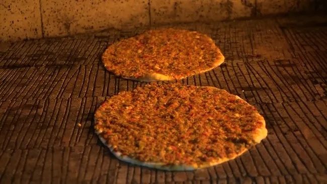 lahmacun-bodrumda-200-tl-yarim-metresi-gaziantepte-10-tl-1624781545267.jpg