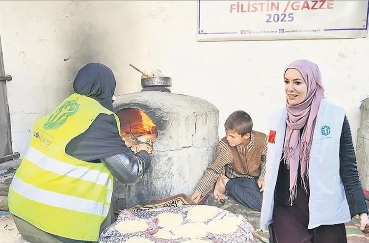 Bombalar altında ekmek dağıtıyor! Gamze Özçelik’in gözyaşlarına boğan Gazze mücadelesi gündem oldu...