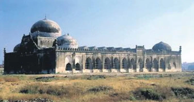 Cami arazisine tapınak tartışması