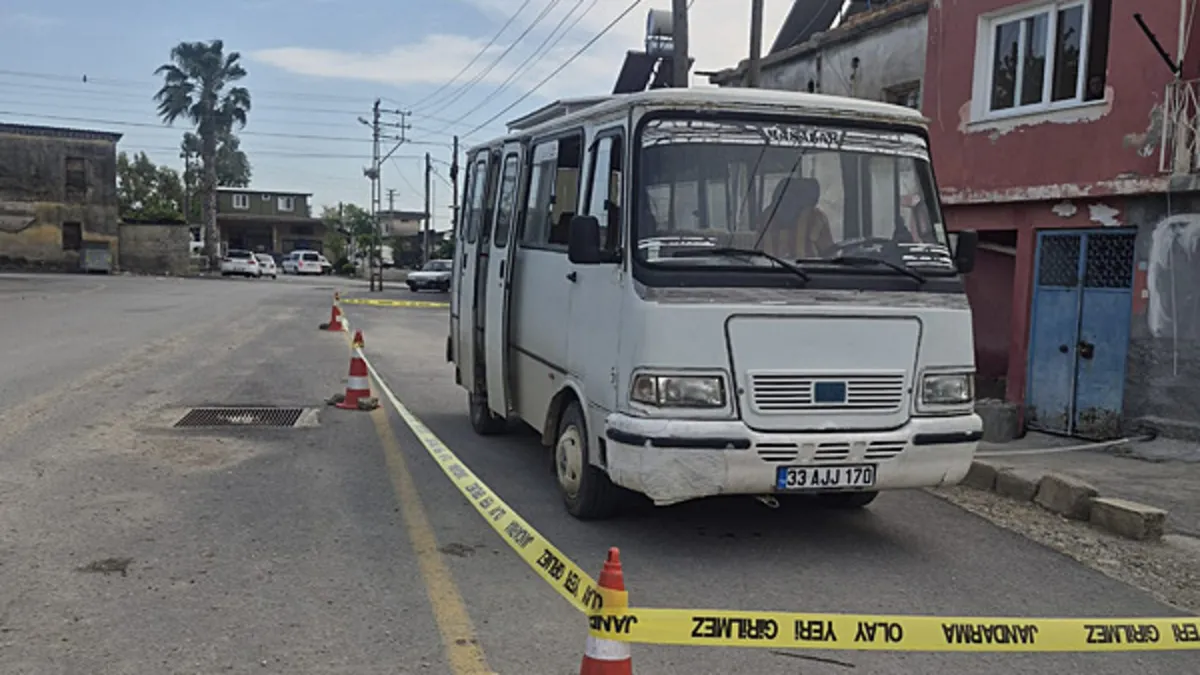 Mersin’de kahreden olay: Aracını park etmek isterken 2 yaşındaki oğlunun ölümüne neden oldu! Mersin’de kahreden olay: Aracını park etmek isterken 2 yaşındaki oğlunun ölümüne neden oldu!