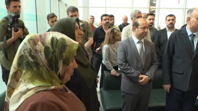 manisada-ogrencilere-silahli-saldiri-bakan-ciftciden-ailelere-sorumluluk-cagrisi-tufegi-duvara-asip-orada-tutm-1790095522886.png (1282×717)
