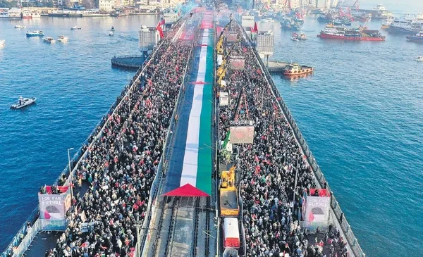 filistin-icin-1-ocakta-galata-koprusundeyiz-1766090789720.jpeg