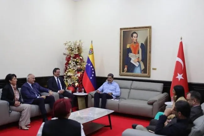 bakan-ersoy-maduro-ile-gorustu-venezuela-ile-onemli-temaslarda-bulunduk-1736684989054.jpg