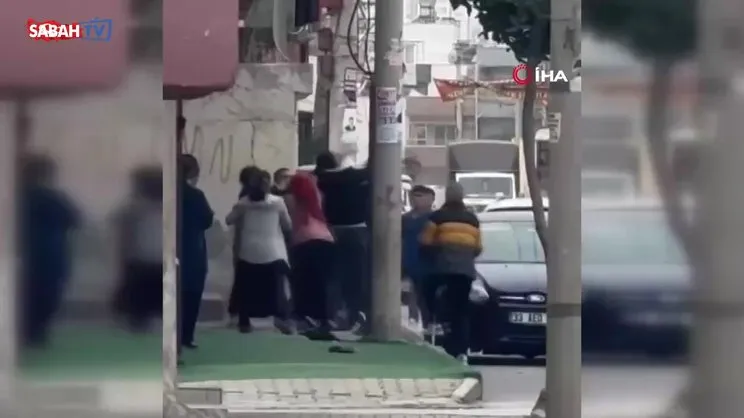 Mersin'de yumruklu tekmeli yol verme kavgası kamerada | Video