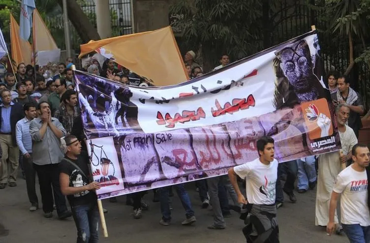 Şimdi de Tahrir’de Mursi karşıtları sahnede