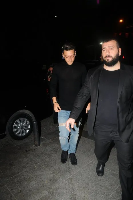 Mesut Özil, İstanbul gecelerinde
