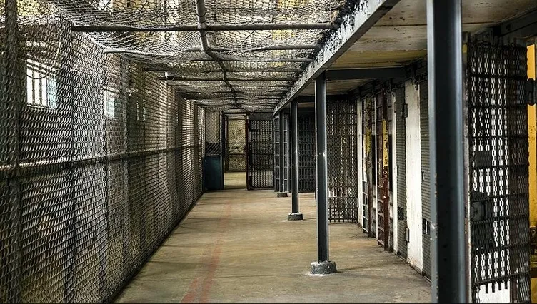 Filistinliler istismarı İngiliz basınına anlattı: Gözaltı muameleleri tüyler ürpertti! İsrail’den disko odası işkencesi