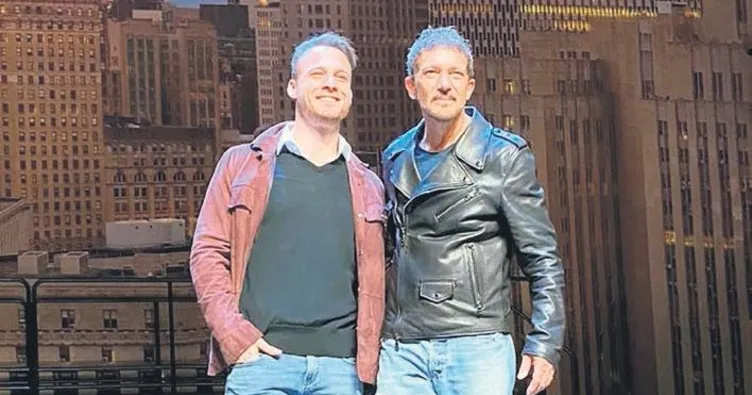 Banderas ile Bürsin aynı sahnede