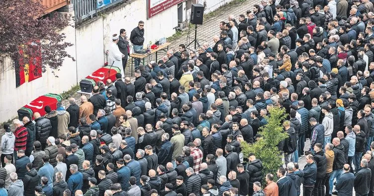 Gözyaşlarıyla ve dualarla uğurlandılar