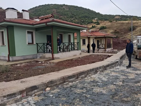 afaddan-paluda-anahtar-teslimi-16-konut-hak-sahiplerine-teslim-edildi-1791988446573.jpg