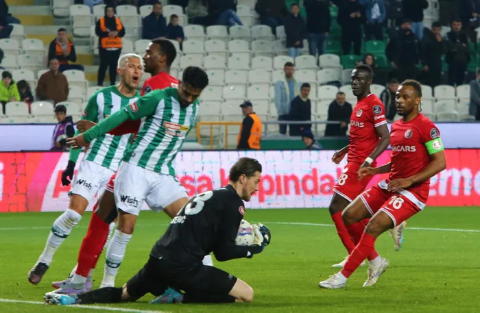 konyaspor-ile-antalyaspor-yenisemedi-zorlu-macta-puanlar-paylasildi-1680896999211.jpg