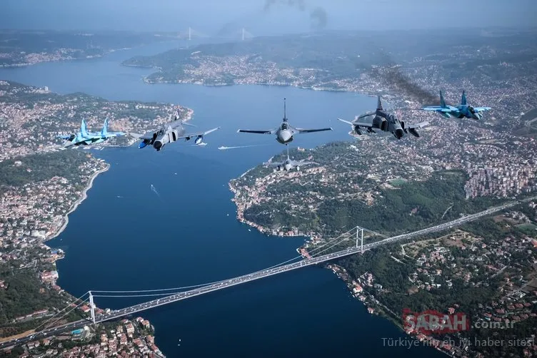 Bu kareler sadece Sabah.com.tr’de! Türk Hava Kuvvetleri’nden İstanbul semalarında nefes kesen uçuş...