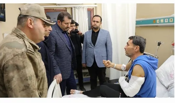 sanliurfa-valisi-salih-ayhan-depremzedeleri-hastanede-ziyaret-etti-1675963651535.jpeg