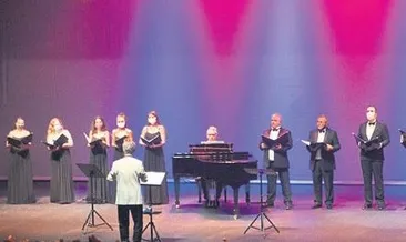 Operada maskeli konser