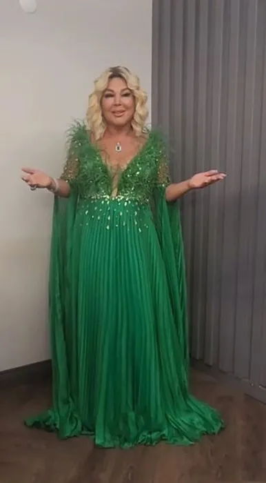 Safiye Soyman’a eleştiri yağdı! Oğlu Harun’u 20 gün önce kaybeden Safiye Soyman sahnelere döndü!