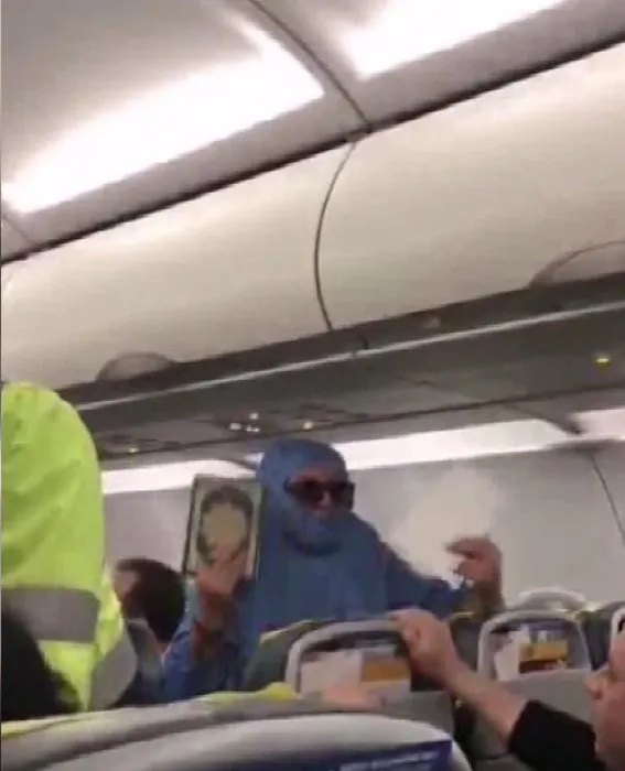 Uçakta “Ben FETÖ'cüyüm, uçağı patlatacağım” diye bağıran kadının polis oğlu da tanıdık çıktı