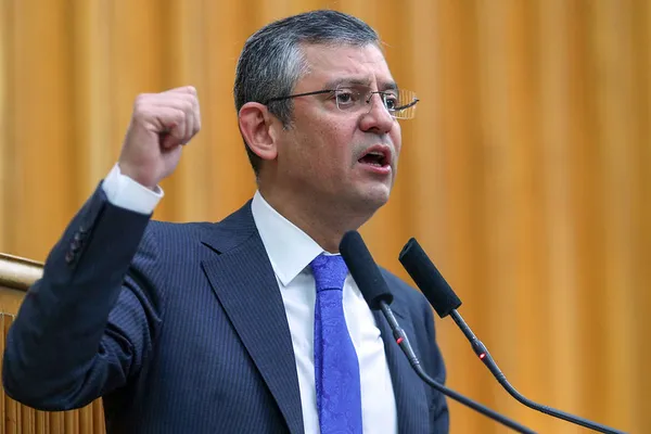 Özgür Özel görevden alınan TTB'ye sahip çıktı!
