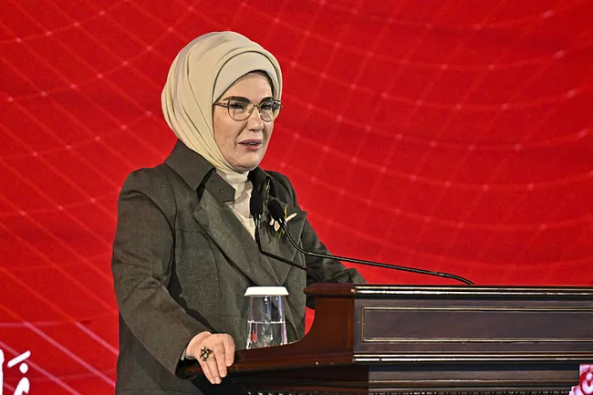 emine-erdogan-seyh-zayed-cocuk-evleri-sitesi-yeni-birimler-acilis-programina-katildi-1769785683284.jpeg Emine Erdoğan Şeyh Zayed Çocuk Evleri Sitesi Yeni Birimler Açılış Programı’na katıldı!
