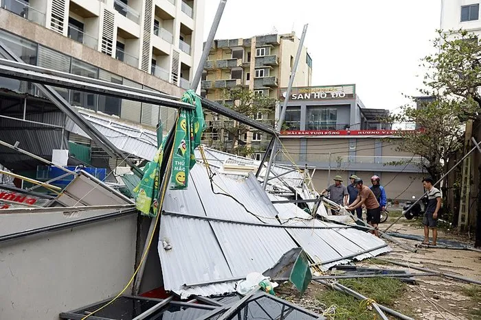 Kajiki Tayfunu Vietnam’ı vurdu: 1,6 milyon kişi elektriksiz kaldı