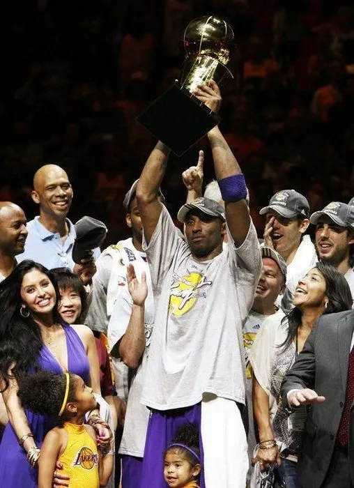 Los Angeles Lakers şampiyon