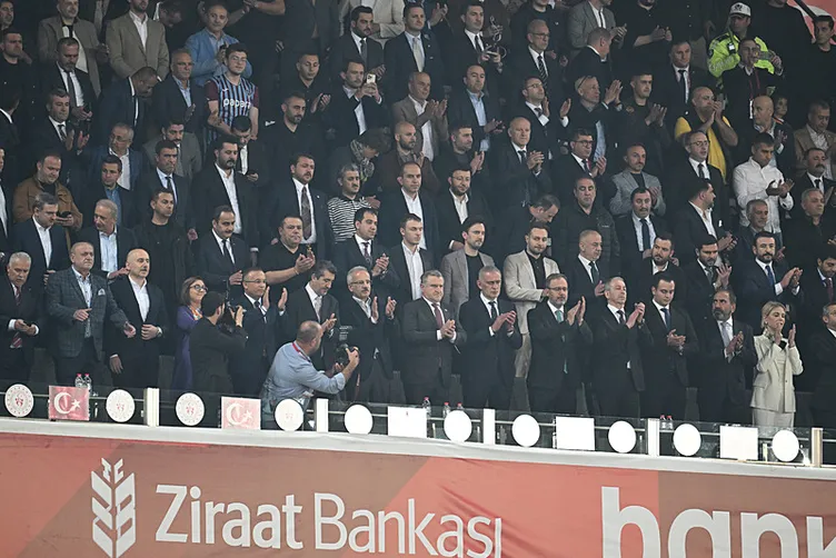 Trabzonspor’dan TFF Başkanı İbrahim Hacıosmanoğlu’na tepki! Oyuncular madalya törenine çıkmadı