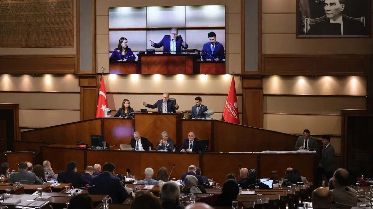 Yatırımsız borçlanmaya onay: 3 milyar TL’lik iç borç CHP oylarıyla geçti Yatırımsız borçlanmaya onay: 3 milyar TL’lik iç borç CHP oylarıyla geçti