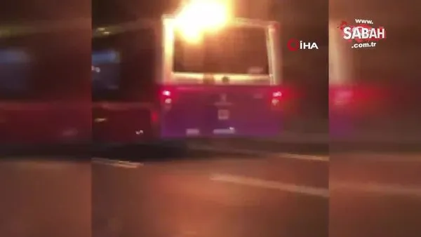 İstanbul'da trafikte inanılmaz görüntü... Alev alev yanan halk otobüsü tam gaz... | Video