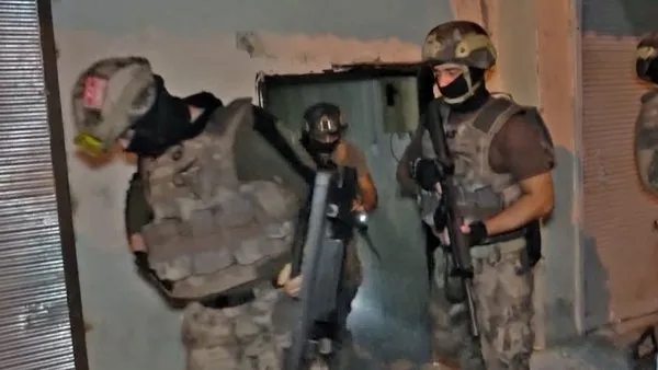Adana'da polisimizi şehit eden 74 kişilik çeteye darbe | Video