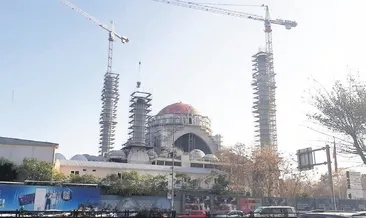 Minareler yükseldi, kubbesine başlandı