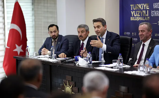 bakan-bayraktar-simdi-isleri-cok-hizli-yapma-zamani-1788633412227.jpeg Bakan Bayraktar: Şimdi işleri çok hızlı yapma zamanı