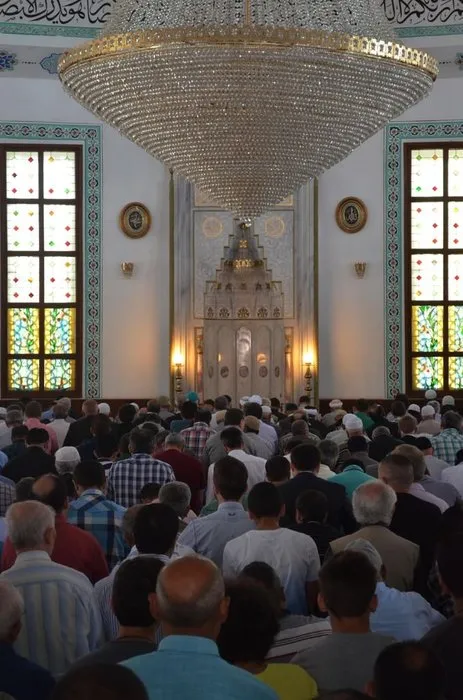 Ramazan’ın ilk cuması camiler doldu taştı