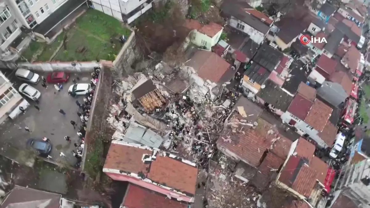 SON DAKİKA | Fatih’te çöken bina havadan görüntülendi | Video videosunu izle SON DAKİKA | Fatih’te çöken bina havadan görüntülendi | Video videosunu izle